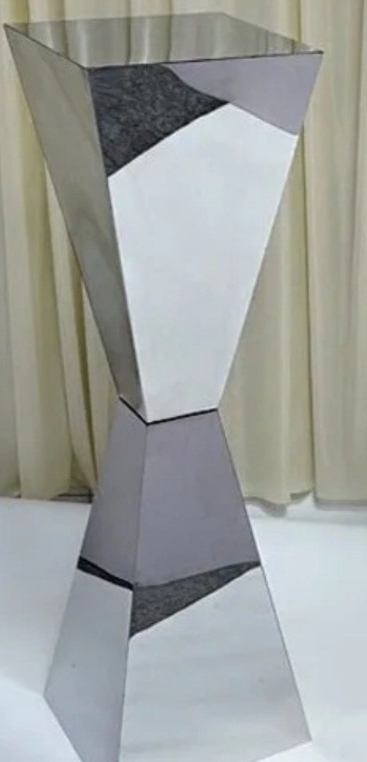 Geometric Pedestal Stand &mdash; Silver
