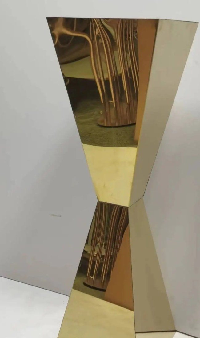 Geometric Pedestal Stand &mdash; Gold