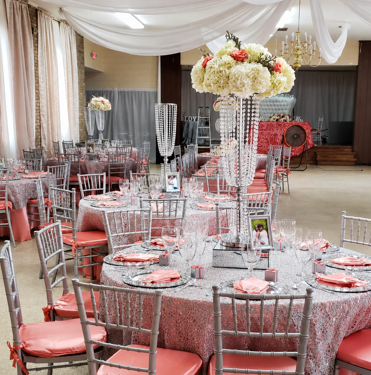 Coral & silver reception setup
